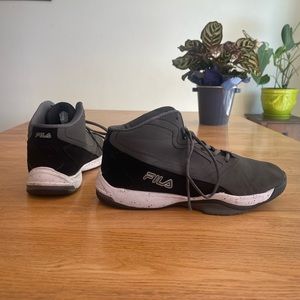 Excellent Condition Fila Black and Gray Men’s Athletic Shoe, Size 12